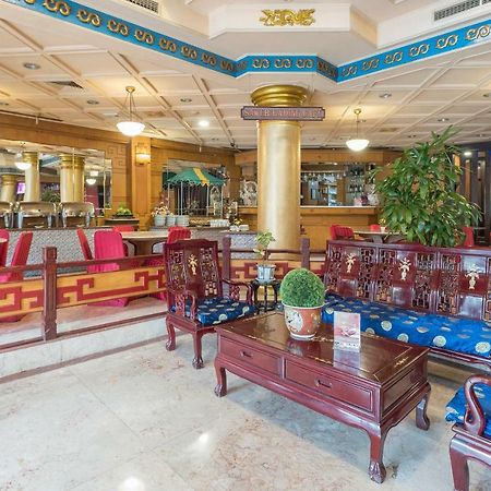 נקסר Oyo 821 Hotel Dinasti מראה חיצוני תמונה