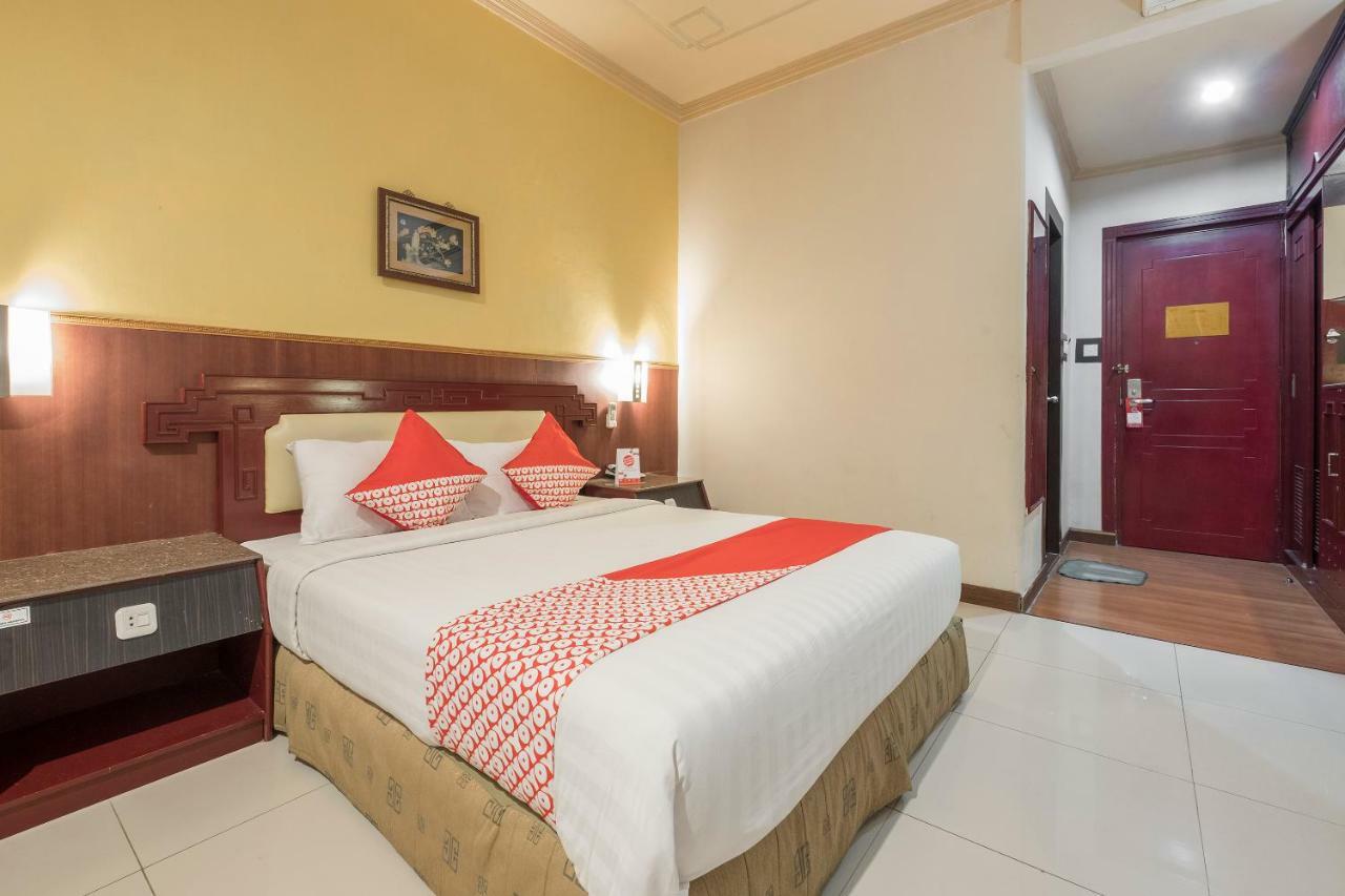 נקסר Oyo 821 Hotel Dinasti מראה חיצוני תמונה