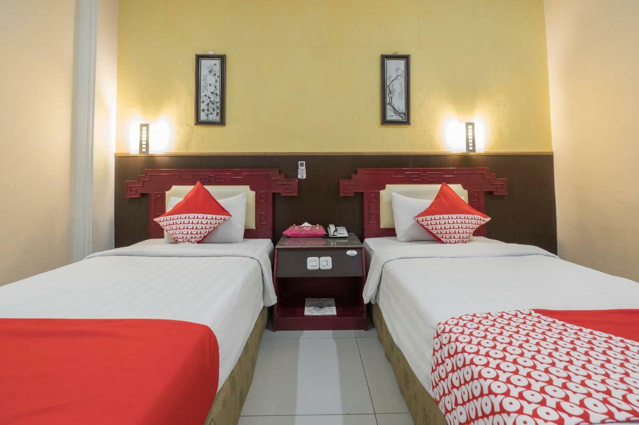 נקסר Oyo 821 Hotel Dinasti מראה חיצוני תמונה