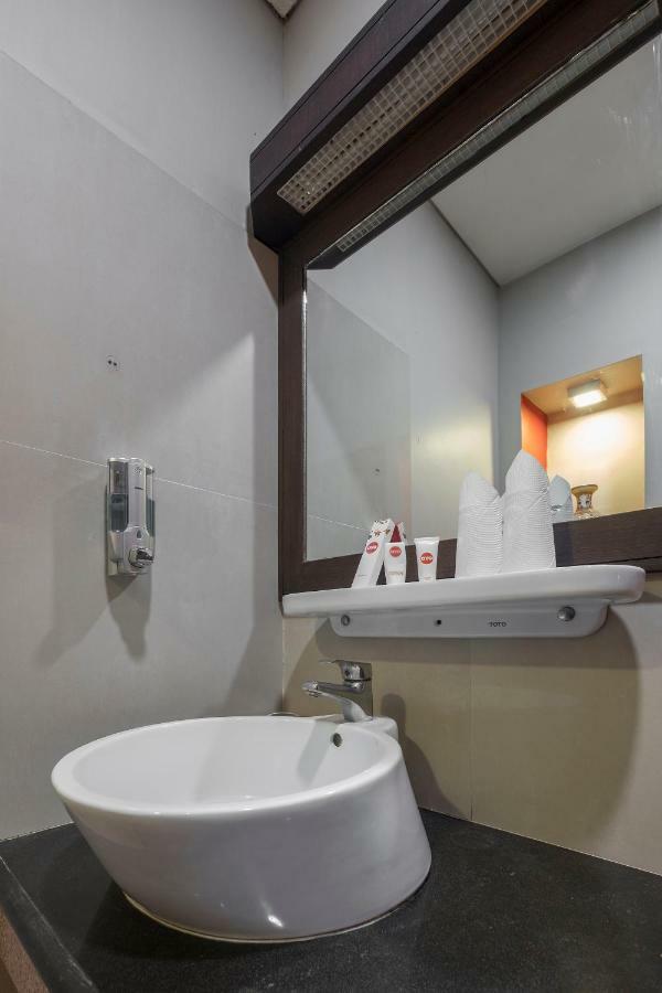 נקסר Oyo 821 Hotel Dinasti מראה חיצוני תמונה