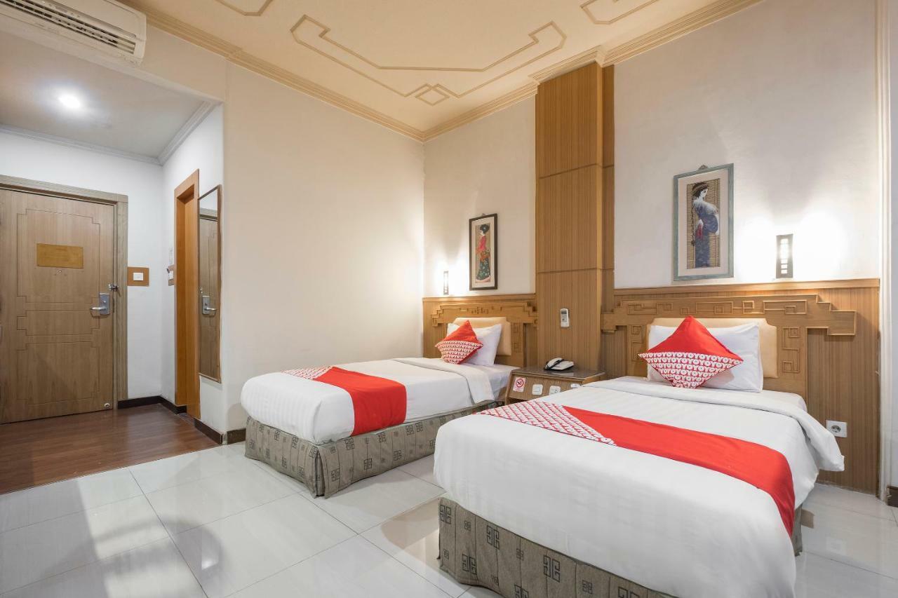 נקסר Oyo 821 Hotel Dinasti מראה חיצוני תמונה