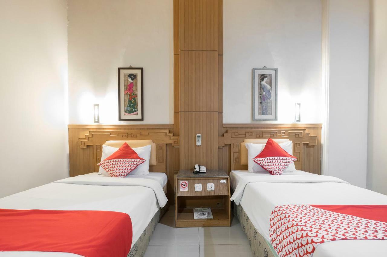 נקסר Oyo 821 Hotel Dinasti מראה חיצוני תמונה