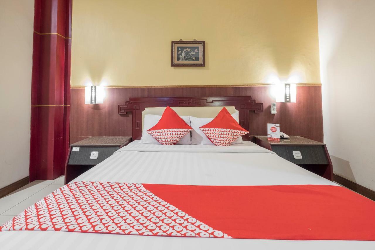 נקסר Oyo 821 Hotel Dinasti מראה חיצוני תמונה