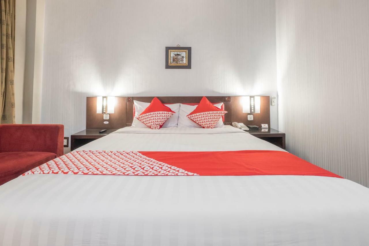 נקסר Oyo 821 Hotel Dinasti מראה חיצוני תמונה