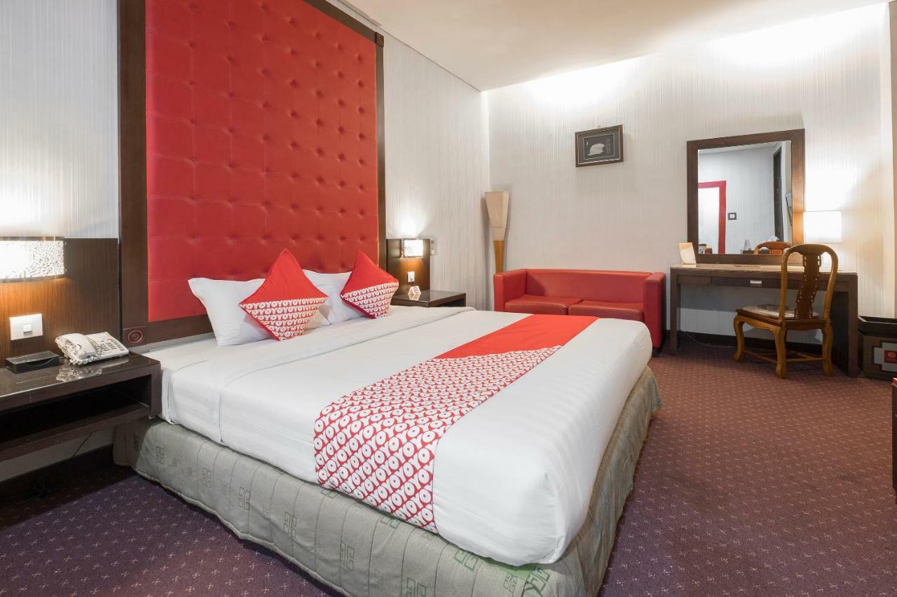 נקסר Oyo 821 Hotel Dinasti מראה חיצוני תמונה