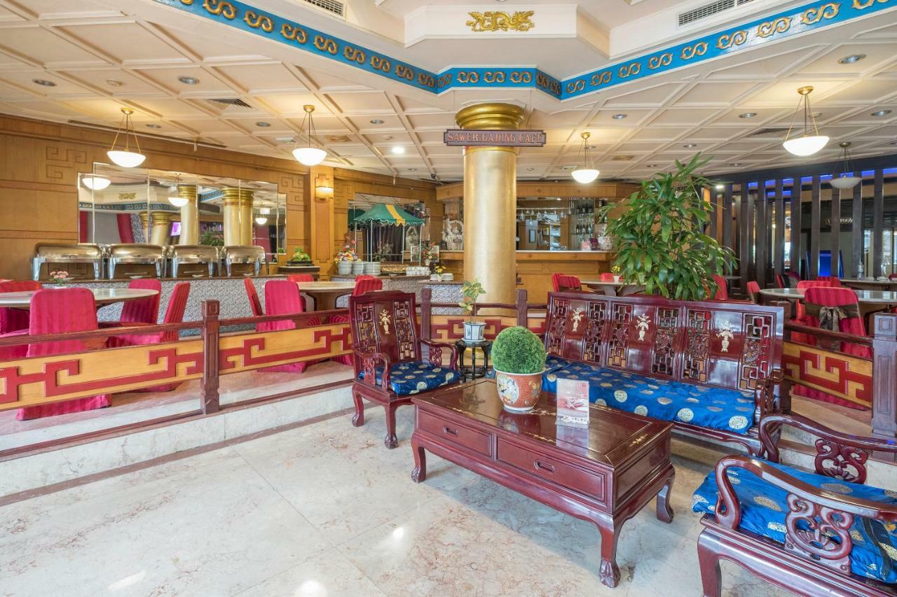 נקסר Oyo 821 Hotel Dinasti מראה חיצוני תמונה