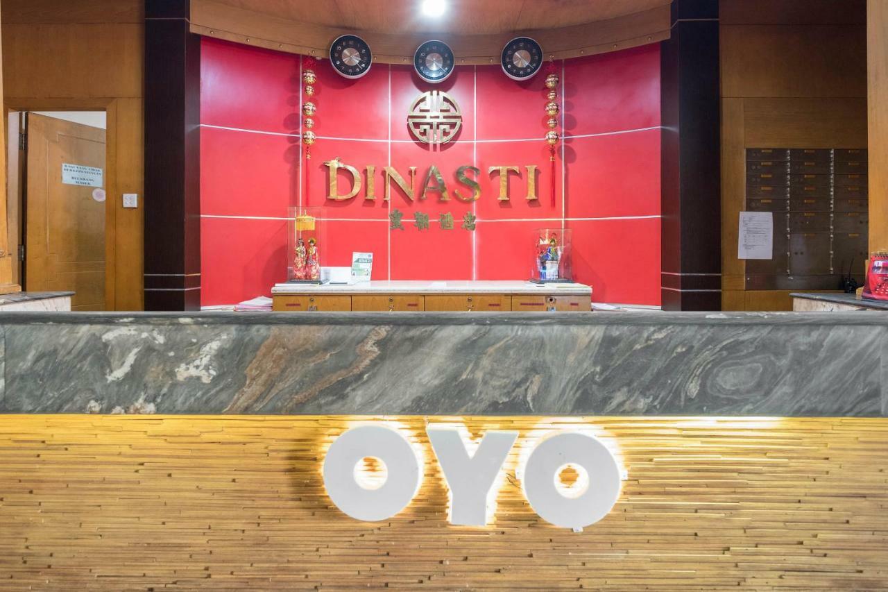 נקסר Oyo 821 Hotel Dinasti מראה חיצוני תמונה