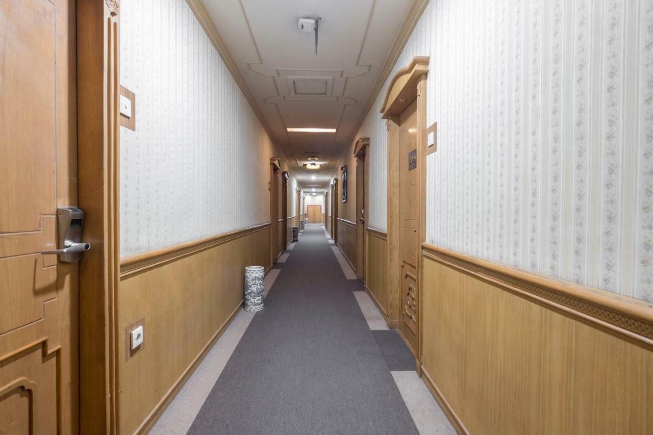 נקסר Oyo 821 Hotel Dinasti מראה חיצוני תמונה